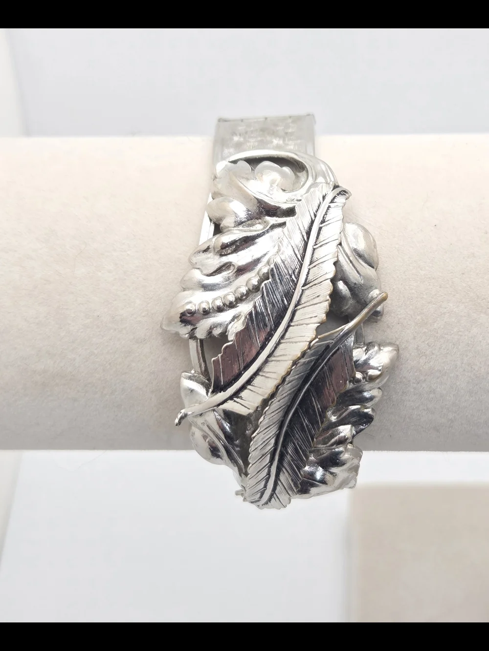 Vintage Silver Tone MCM Leaf & Feather Hinged Bangle Bracelet - Textured